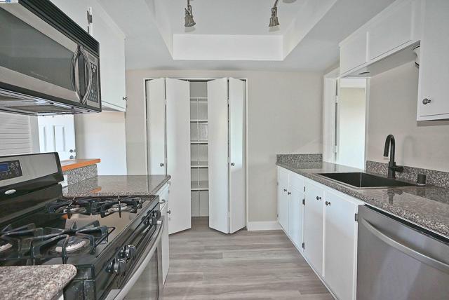 19100 Crest Ave, Castro Valley CA: https://media.crmls.org/mediaz/6d29011b-cee1-4532-b893-a711c8a405ab.jpg