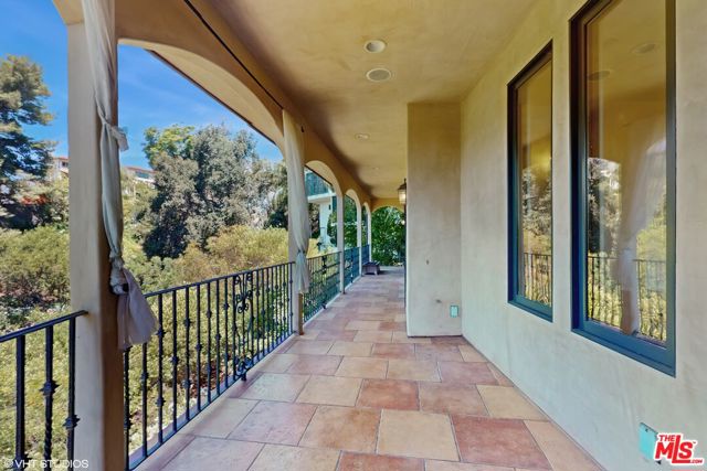 3311 Deronda Drive, Los Angeles CA: https://media.crmls.org/mediaz/6d2968b5-0ded-44a1-ae28-920b8a71febd.jpg