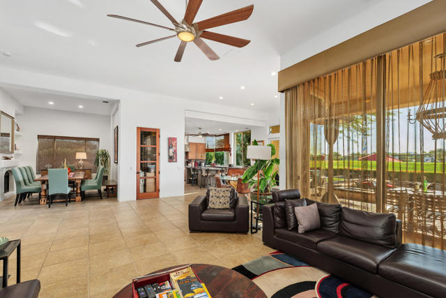 284 Loch Lomond Road, Rancho Mirage CA: https://media.crmls.org/mediaz/6d296f22-889a-41fa-82d1-25ef05353fb3.jpg