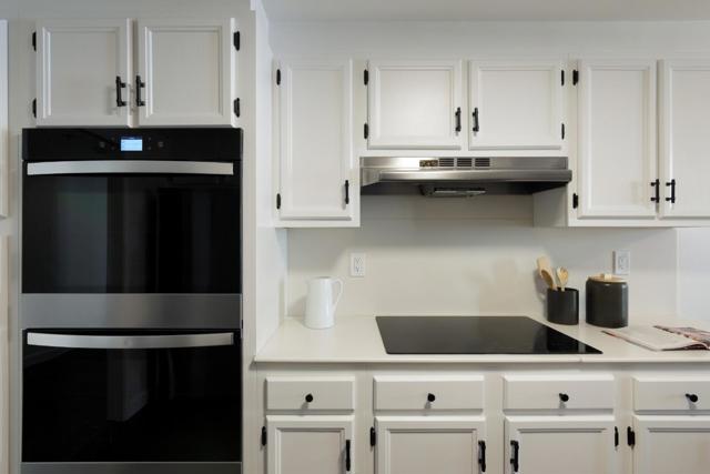 110 Park Road, Burlingame CA: https://media.crmls.org/mediaz/6d299038-7faa-42e6-8b3a-68721ad8a3de.jpg