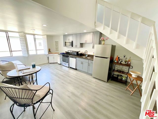 14 Mast Street, Marina del Rey CA: https://media.crmls.org/mediaz/6d29dc58-c8c9-48b9-bfcc-03c673d8d7e5.jpg