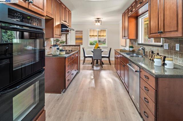 25631 Paul Ct, Hayward CA: https://media.crmls.org/mediaz/6d29fd3c-07be-4c81-bc3c-dea606d16397.jpg