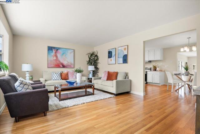 7551 Buckeye Pl, Newark CA: https://media.crmls.org/mediaz/6d2a3c47-01af-41d4-82b8-bd6365e67e56.jpg