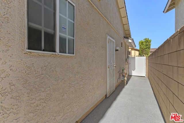 8557 Norwich Avenue, North Hills CA: https://media.crmls.org/mediaz/6d2a9b46-a6a4-425c-86d1-308008472f09.jpg