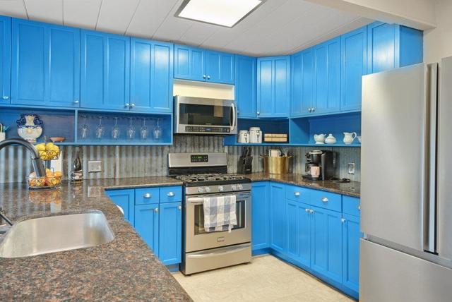 6881 F Street, Tres Pinos CA: https://media.crmls.org/mediaz/6d2b05e5-1825-4ab3-b26a-b1d413a36409.jpg