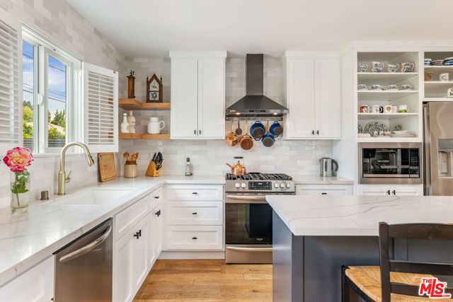 11521 Segrell Way, Culver City CA: https://media.crmls.org/mediaz/6d2b15d6-2a87-4ee1-a049-5bb62beb6219.jpg
