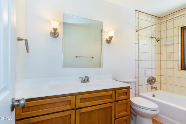 6860 Worth Way, Camarillo CA: https://media.crmls.org/mediaz/6d2bea0a-4ef7-45c7-806f-e47668863bc3.jpg