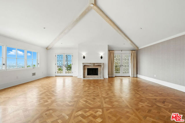 1675 Woods Drive, Los Angeles CA: https://media.crmls.org/mediaz/6d2ce656-02fc-4bb2-8be2-d22f3cc1f25f.jpg