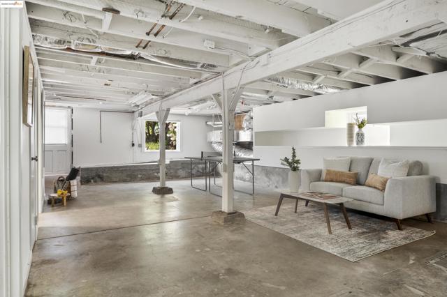 Image 36 of 56 For 1046 Ordway St