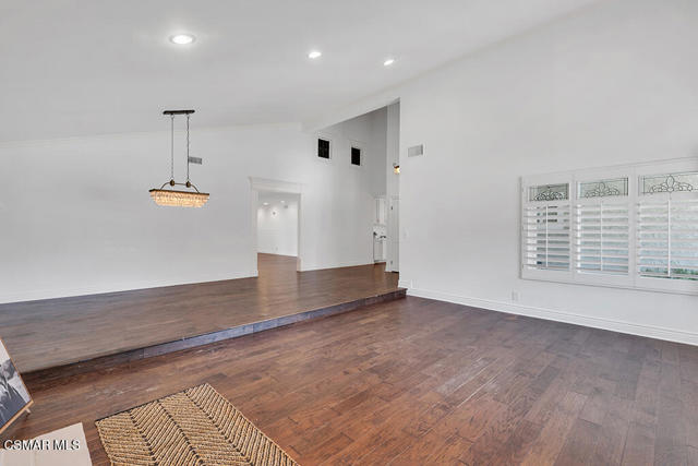6344 Kerryhill Court, Agoura Hills CA: https://media.crmls.org/mediaz/6d2d212d-b048-4546-bad3-a5c9a8d73275.jpg