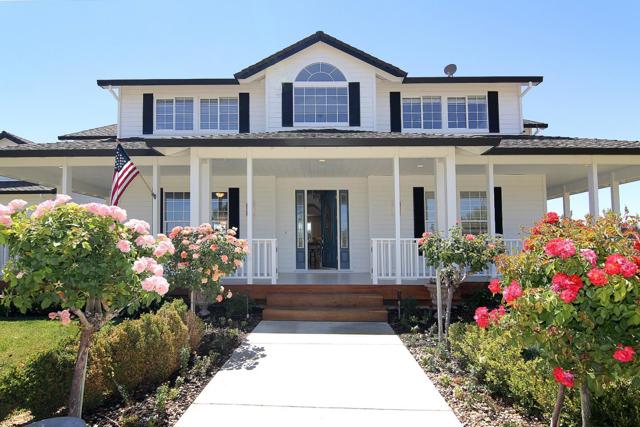 475 Torrano Court, Hollister CA: https://media.crmls.org/mediaz/6d2d504f-eb92-463f-9429-fda6dea09783.jpg