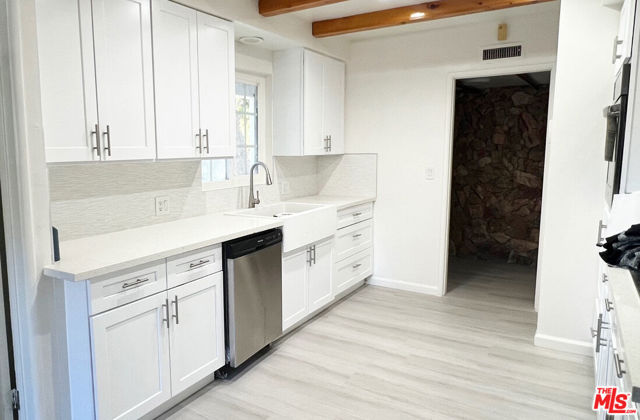 22111 Independencia Street, Woodland Hills CA: https://media.crmls.org/mediaz/6d2d635d-fd69-480e-9a53-c78703a96493.jpg