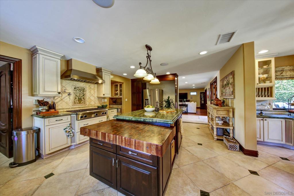 2540 Chatsworth - photo 8