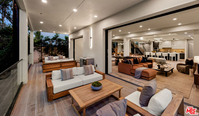 Drew Fenton | 505 Barrington Avenue Los Angeles CA | MLS: 7255319