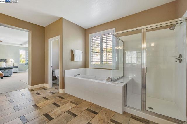 5391 Fernbank Dr, Concord CA: https://media.crmls.org/mediaz/6d2d9fc1-b5ef-41e6-83a2-1280e6928f3f.jpg