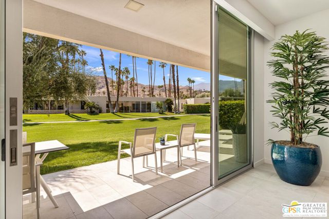 207 Desert Lakes Drive, Palm Springs CA: https://media.crmls.org/mediaz/6d2dfa47-8ce4-4a87-956b-dfdcec48e241.jpg