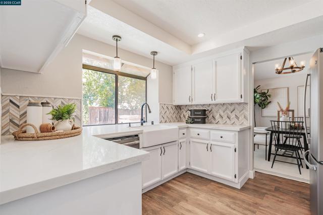 2329 Sweetwater Dr, Martinez CA: https://media.crmls.org/mediaz/6d2e50cd-a49a-4db9-922a-54b34bbb2756.jpg