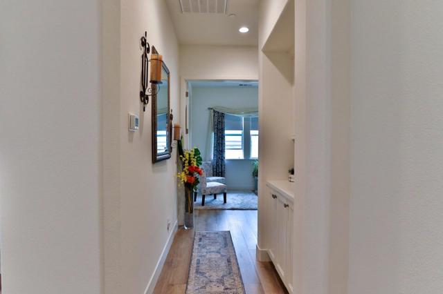 2102 White Oak Drive, Hollister CA: https://media.crmls.org/mediaz/6d2f5cc1-78c5-4091-938d-29a1af5b1060.jpg