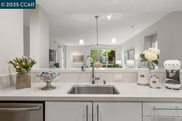 1655 N CALIFORNIA, Walnut Creek CA: https://media.crmls.org/mediaz/6d2f9469-7158-4279-bf1d-26c01c642f62.jpg