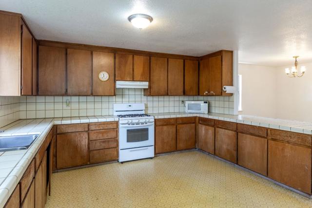 554 N 21st Street, San Jose CA: https://media.crmls.org/mediaz/6d2fc678-6e13-4061-a099-43d4045d72ea.jpg