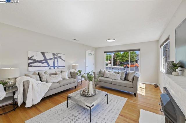3947 Pestana Way, Livermore CA: https://media.crmls.org/mediaz/6d2fcdb7-e244-4d02-be9a-e21254c67c17.jpg