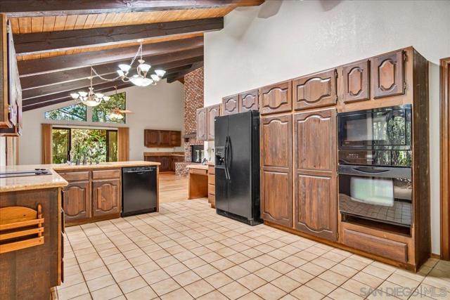 24903 Oakana Rd, Ramona CA: https://media.crmls.org/mediaz/6d2fda2b-f03d-4f68-86de-70eab70ad0e6.jpg