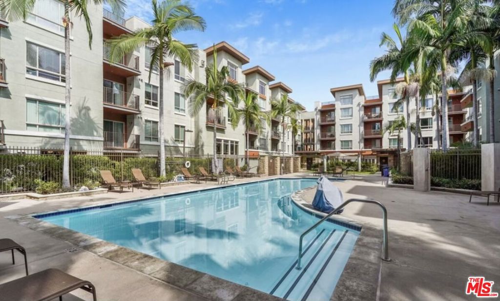 100 S Alameda Street #464