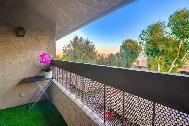 10350 Caminito Cuervo, San Diego CA: https://media.crmls.org/mediaz/6d30955c-ba64-4cc9-8a8d-a06f20d2d8e0.jpg