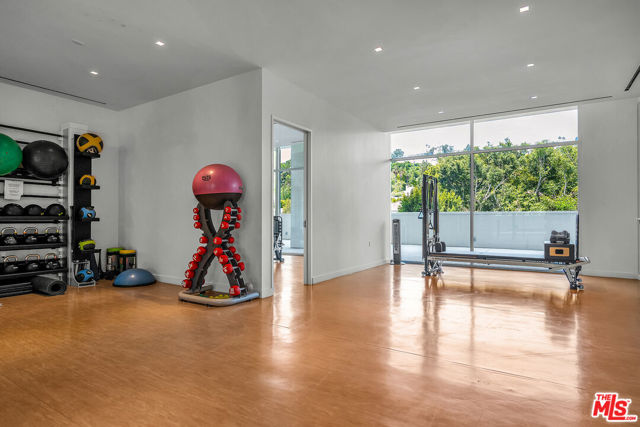 9255 Doheny Road, West Hollywood CA: https://media.crmls.org/mediaz/6d309bb1-89ef-4aba-9cfb-070acb14a83a.jpg
