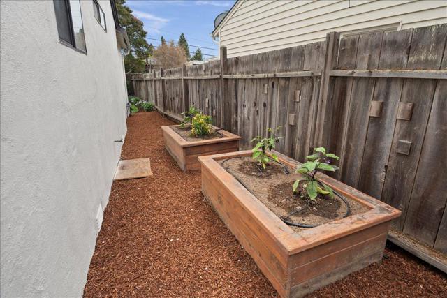 1059 Nilda Avenue, Mountain View CA: https://media.crmls.org/mediaz/6d310151-3b10-4f56-9f15-c8a2a1e6b3b3.jpg