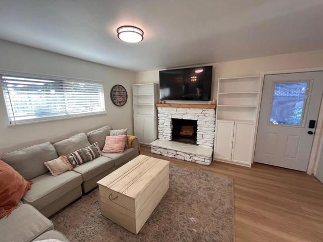 908 Bancroft Ave, Half Moon Bay CA: https://media.crmls.org/mediaz/6d31098e-d08b-4402-b23a-95e41ae9a100.jpg