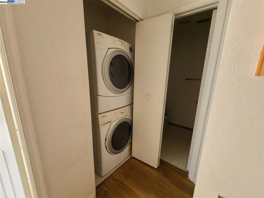 https://media.crmls.org/mediaz/6d319031-63c7-42c5-a0ae-c3277d2d6cc0.jpg?preset=X-Large