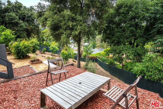 3701 Multiview Drive, Los Angeles CA: https://media.crmls.org/mediaz/6d31917b-edb6-4d6c-81c9-f8c6959a3c96.jpg