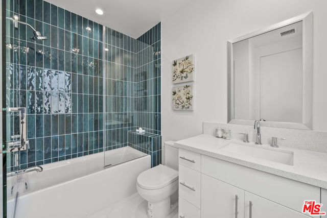 5741 Newcastle Avenue, Encino CA: https://media.crmls.org/mediaz/6d31fbdb-75cc-4165-8d70-30d53b693f97.jpg