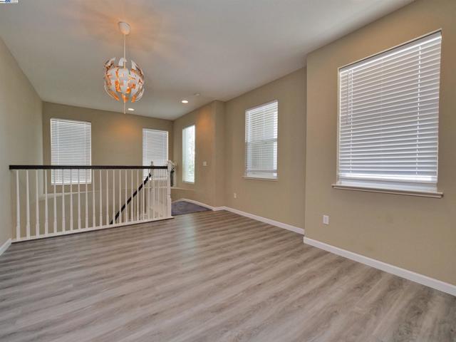 2419 Sienna Dr, Pittsburg CA: https://media.crmls.org/mediaz/6d32eeb5-d81e-479e-98ae-fd5b40ff33b1.jpg