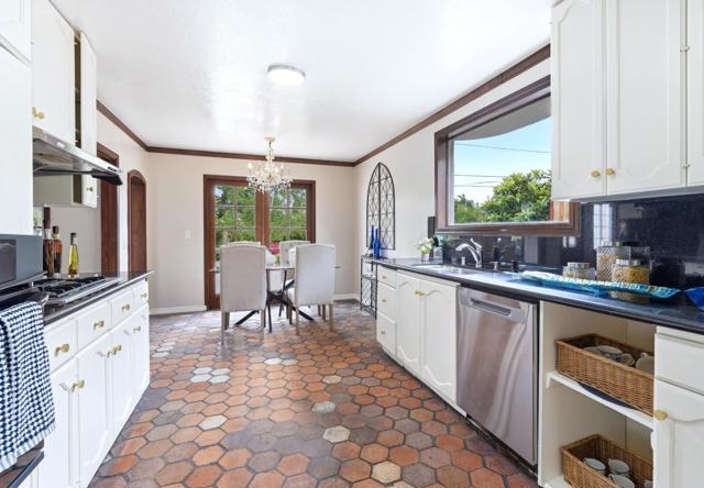 14175 Douglass Lane, Saratoga CA: https://media.crmls.org/mediaz/6d332309-255b-4763-ad1c-094ccac5640b.jpg