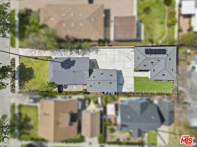 1563 E Elizabeth Street, Pasadena CA: https://media.crmls.org/mediaz/6d33a8d1-2bec-4e99-b0e9-96fe60a95207.jpg
