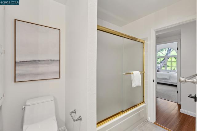 19 Via Barcelona, Moraga CA: https://media.crmls.org/mediaz/6d33f2ca-2ff5-4e88-a4c9-d18aec774557.jpg