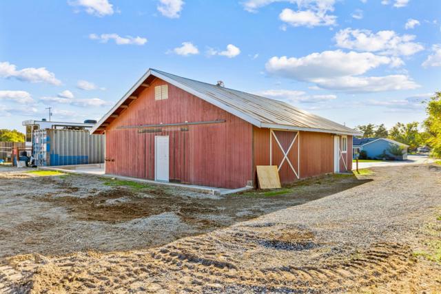 11840 Foothill Avenue, Gilroy CA: https://media.crmls.org/mediaz/6d355d73-5cbd-4b47-bec6-aca0e5c42a9d.jpg