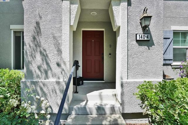 140 Selby Ln, Livermore CA: https://media.crmls.org/mediaz/6d365f05-09f9-4970-9e0a-28e7a4912fb4.jpg