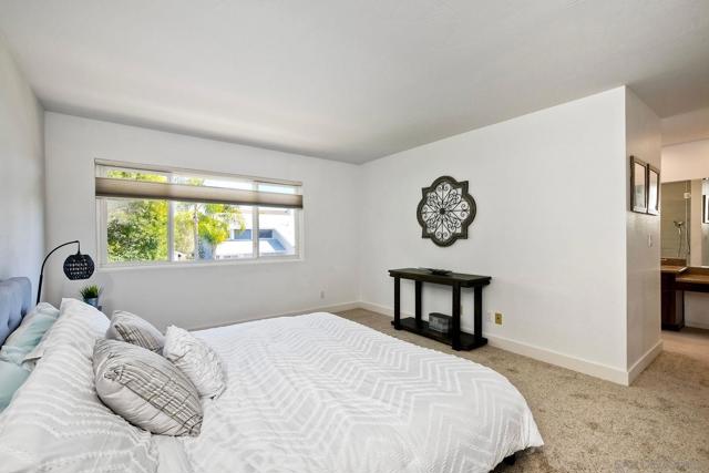 10434 Woodchuck Pt, San Diego CA: https://media.crmls.org/mediaz/6d370e99-bc12-4799-b06b-e8b159005543.jpg