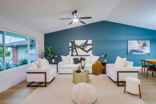 13856 Paseo Cardiel, San Diego CA: https://media.crmls.org/mediaz/6d3775ef-1b2c-4d2b-b229-bfc9c21d606d.jpg