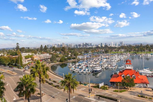 1710 Avenida Del Mundo, Coronado CA: https://media.crmls.org/mediaz/6d38aaab-ecb8-47bd-9acb-2894221982ee.jpg