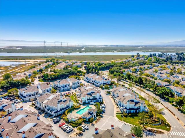 585 Shoal Circle,  CA: https://media.crmls.org/mediaz/6d392c02-0841-49fe-9728-0876da2cc0bf.jpg
