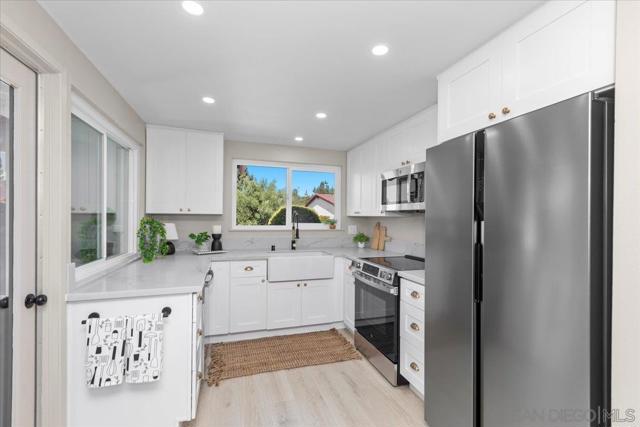 16566 Caminito Vencinos, San Diego CA: https://media.crmls.org/mediaz/6d3940ec-d579-4295-ae9e-bb3cbb4d4257.jpg
