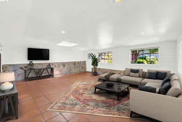 Image 6 of 60 For 2976 Joaquin Miller Rd