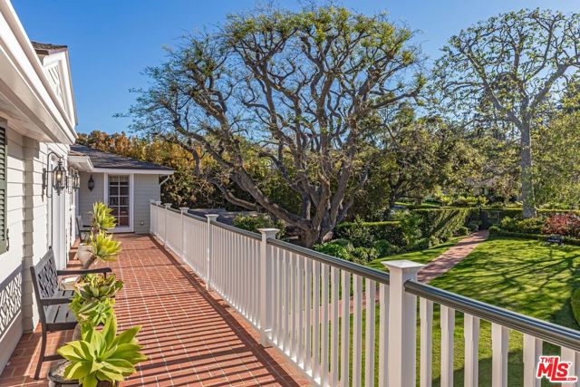 Drew Fenton | 685 Elkins Road Los Angeles CA | MLS: 7231884 Drew Fenton | 685 Elkins Road Los Angeles CA | MLS: 7231884