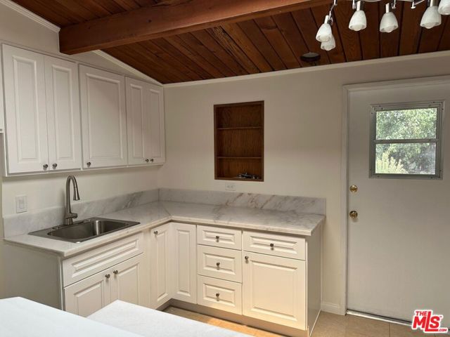 7449 Manchester Avenue, Los Angeles CA: https://media.crmls.org/mediaz/6d39e13a-e715-47f1-bcc4-161eb61a5855.jpg