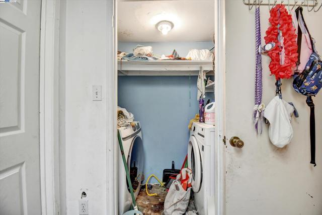 1506 52nd Ave, Oakland CA: https://media.crmls.org/mediaz/6d3a095f-446c-44b9-b208-b2704093cc00.jpg