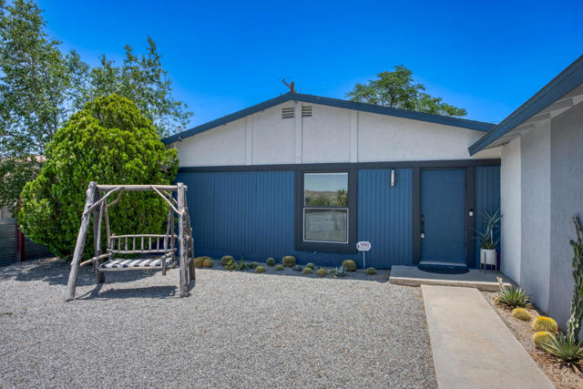 61589 El Reposo Street, Joshua Tree CA: https://media.crmls.org/mediaz/6d3a69d2-f344-4598-8630-e89f3d022259.jpg